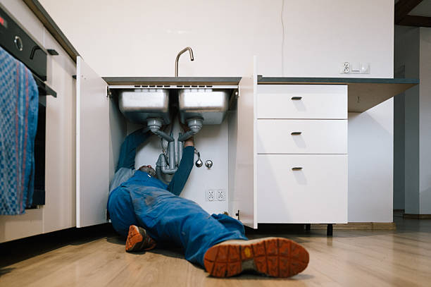 Professional Emergency Plumber technician working in Southampton, MA
